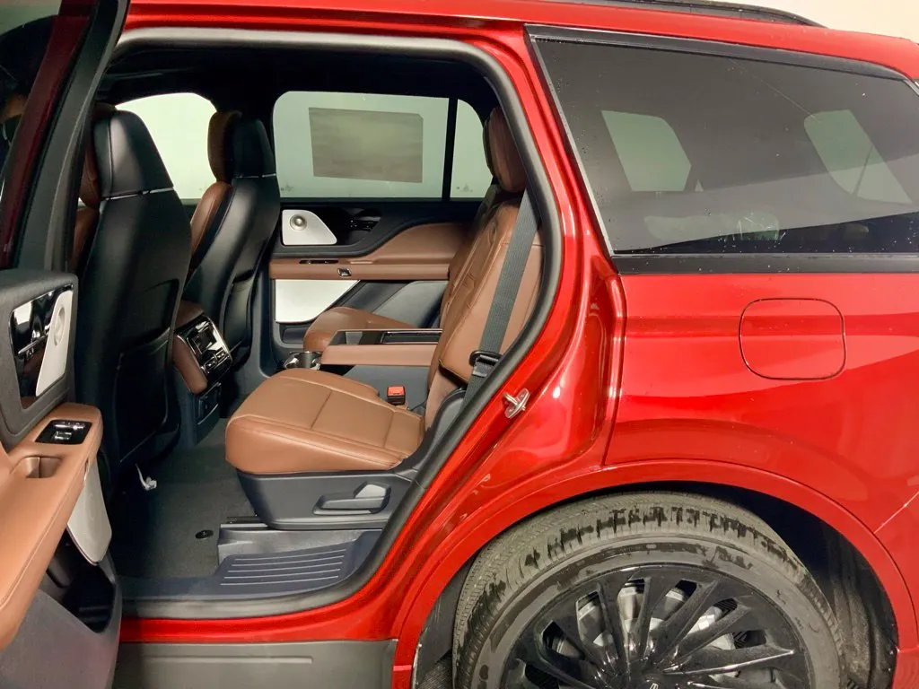 Lincoln Aviator photo 22