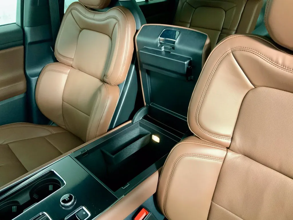 Lincoln Aviator photo 20