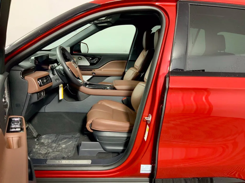 Lincoln Aviator photo 11