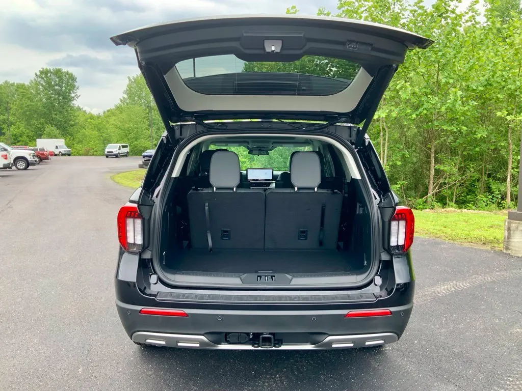 Ford Explorer photo 12