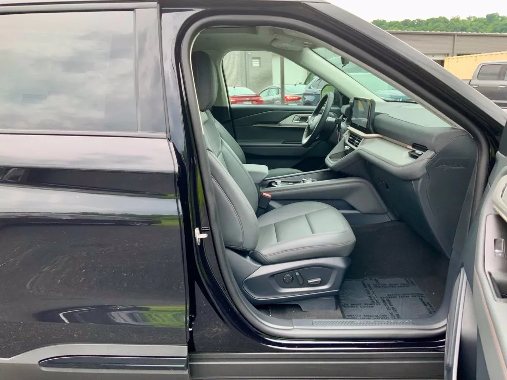 Ford Explorer photo 28