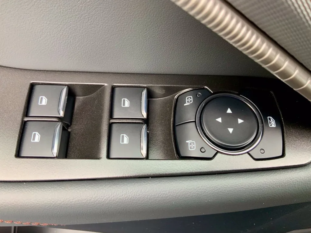 Ford Explorer photo 18