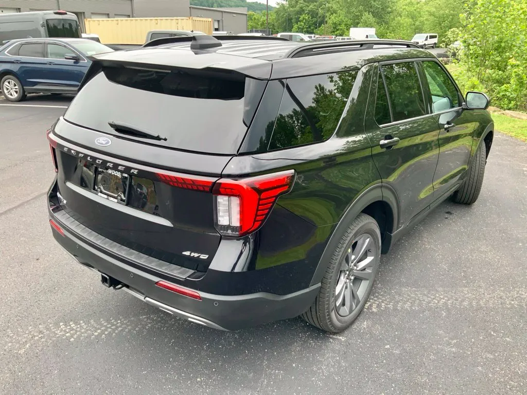 Ford Explorer photo 14