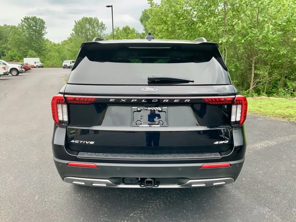 Ford Explorer photo 11