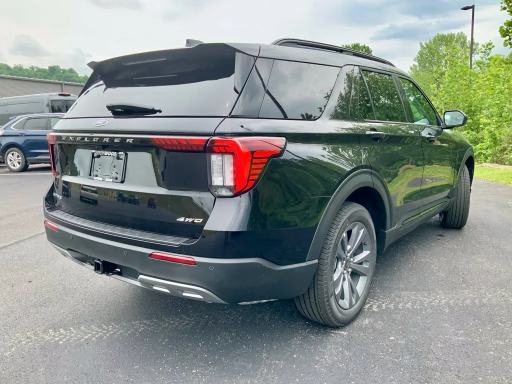 Ford Explorer photo 13