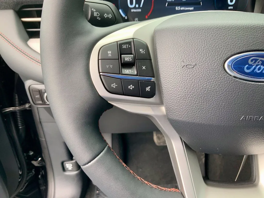 Ford Explorer photo 22