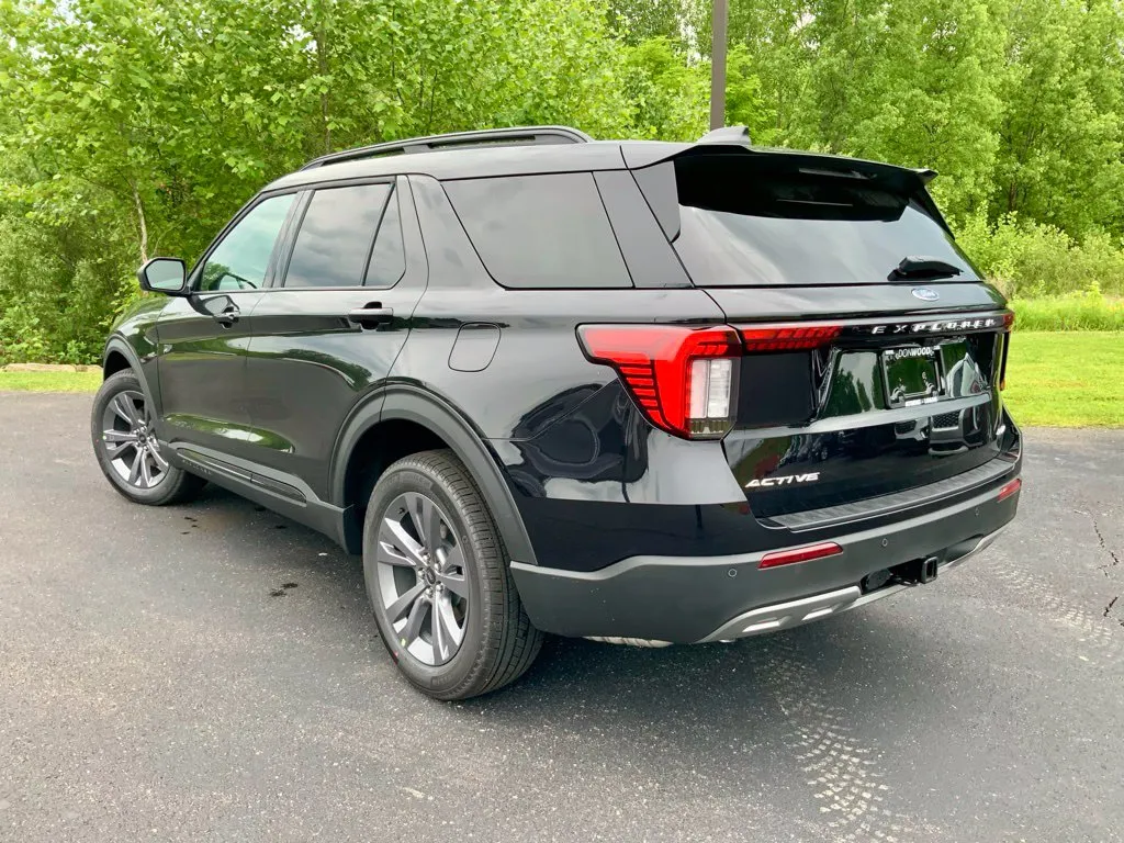Ford Explorer photo 8