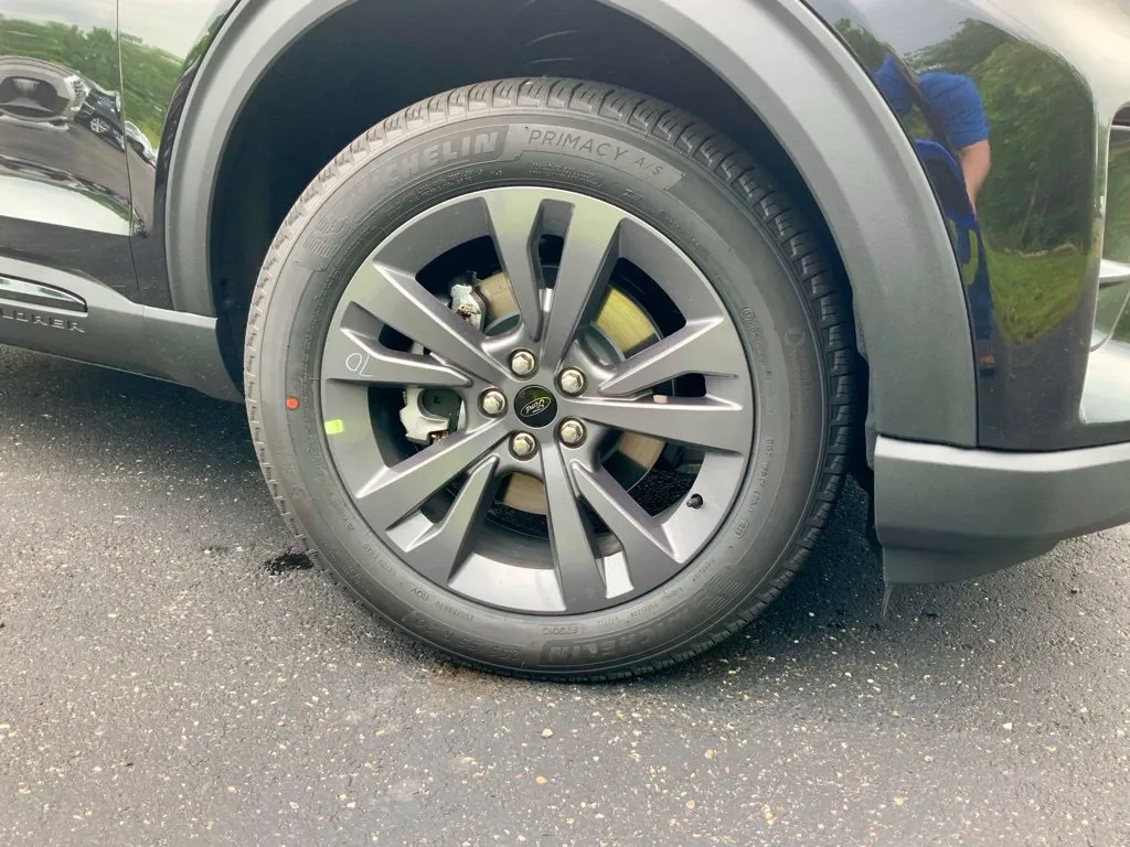 Ford Explorer photo 29