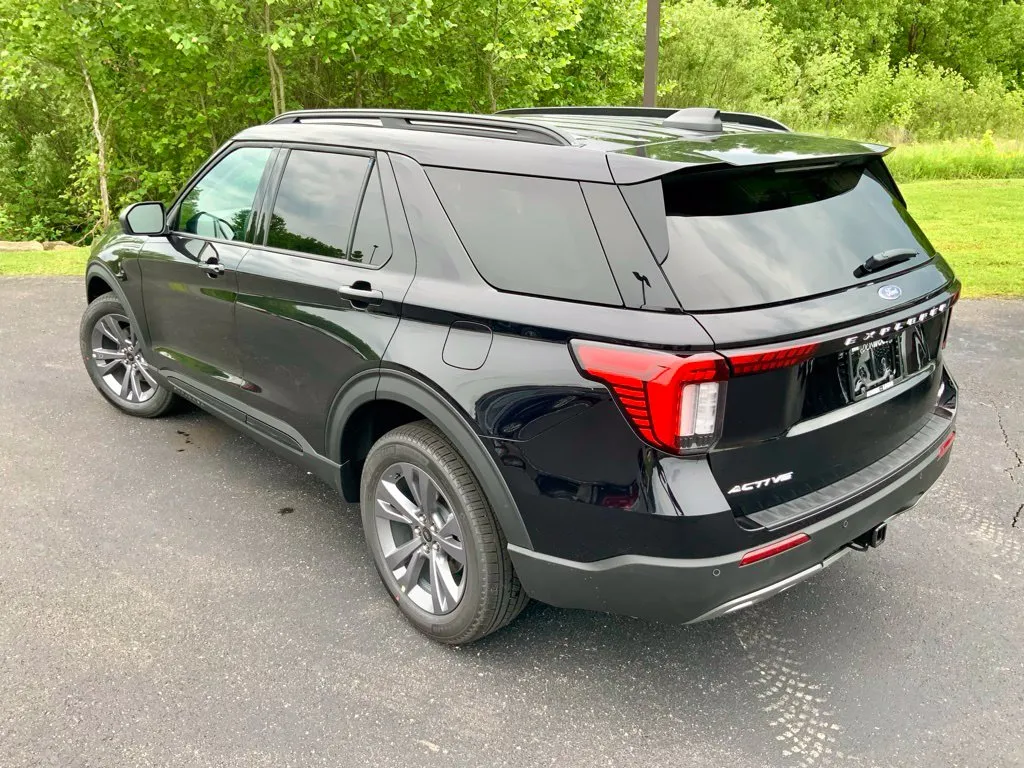 Ford Explorer photo 9