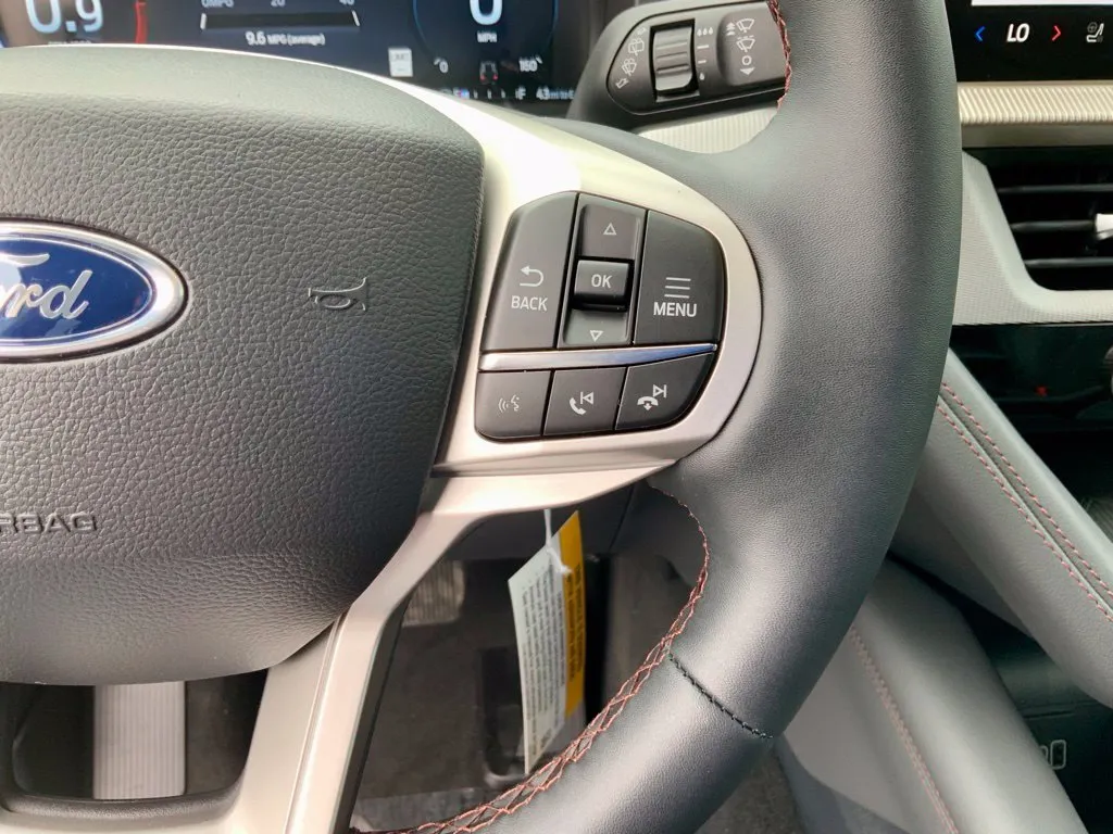 Ford Explorer photo 23