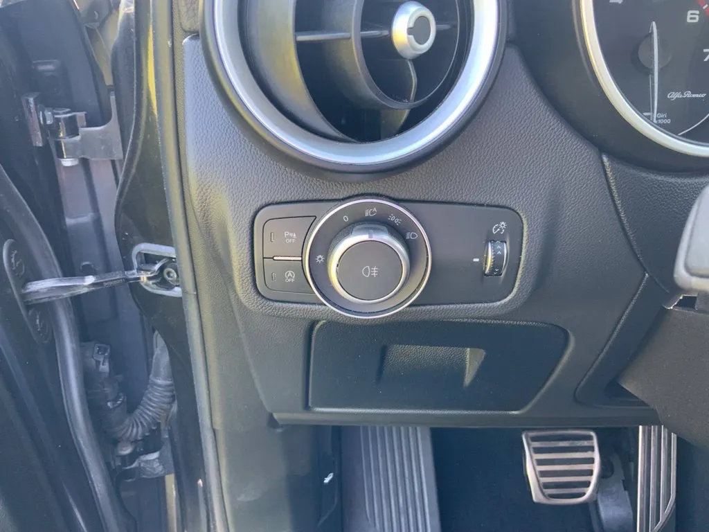 Alfa Romeo Stelvio photo 16