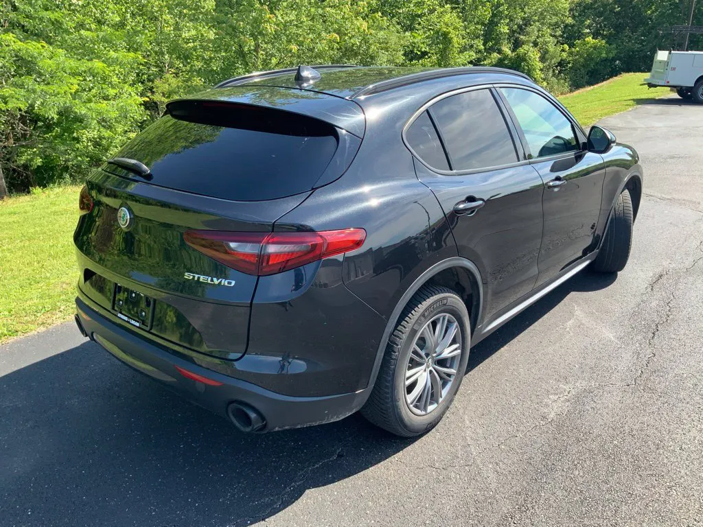 Alfa Romeo Stelvio photo 11