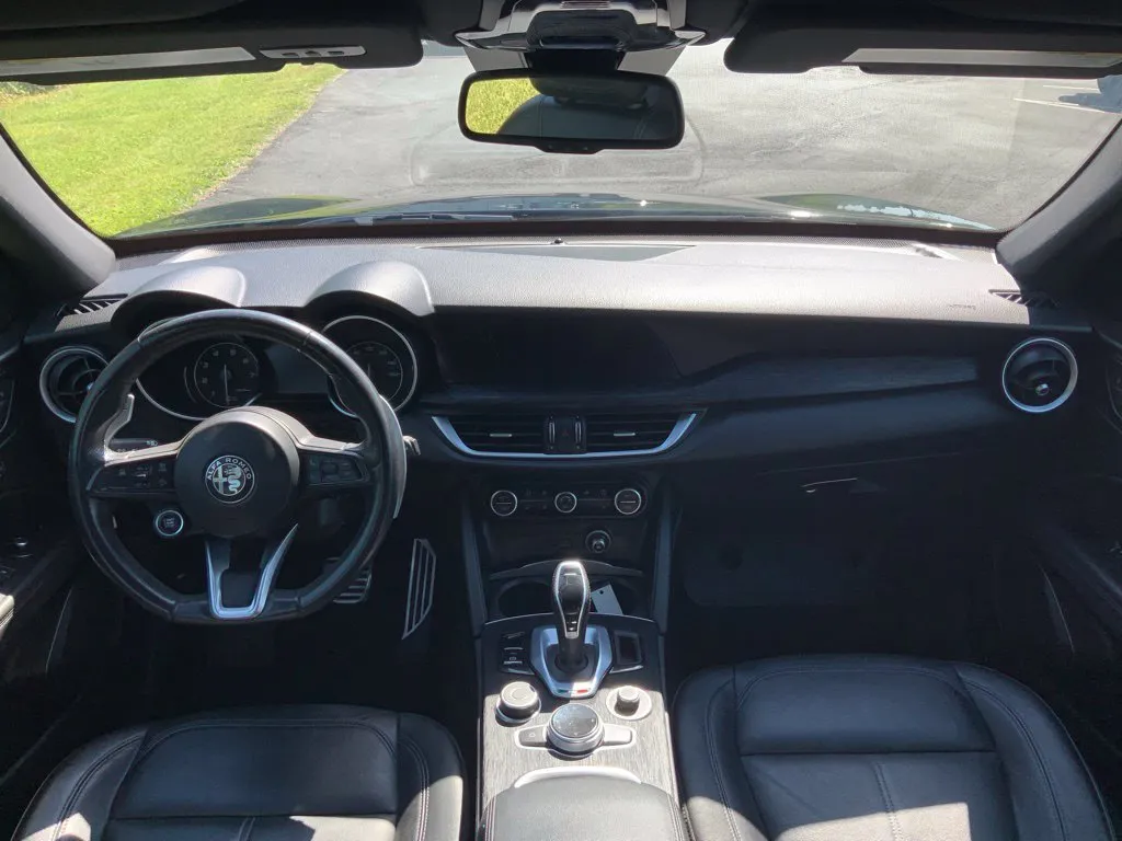Alfa Romeo Stelvio photo 13