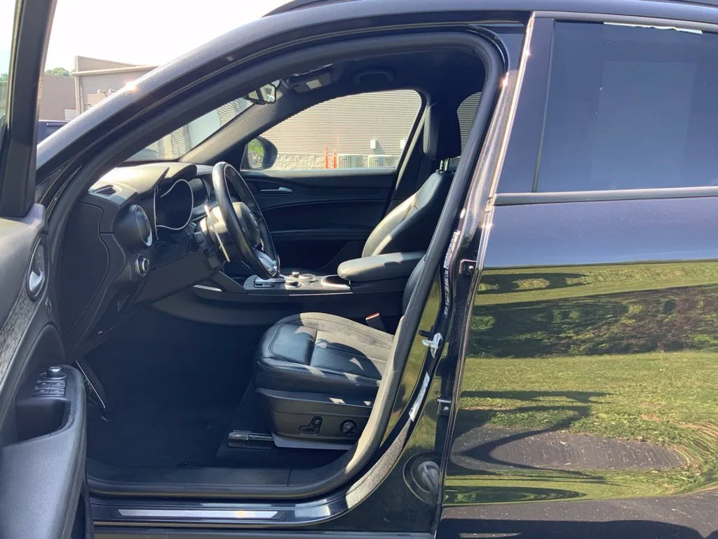Alfa Romeo Stelvio photo 12