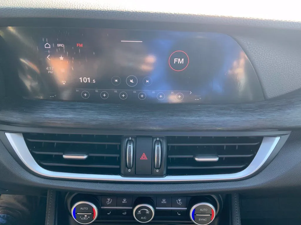 Alfa Romeo Stelvio photo 17
