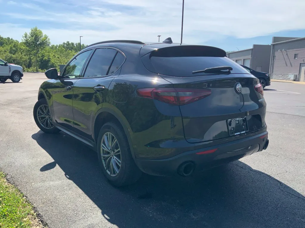 Alfa Romeo Stelvio photo 7