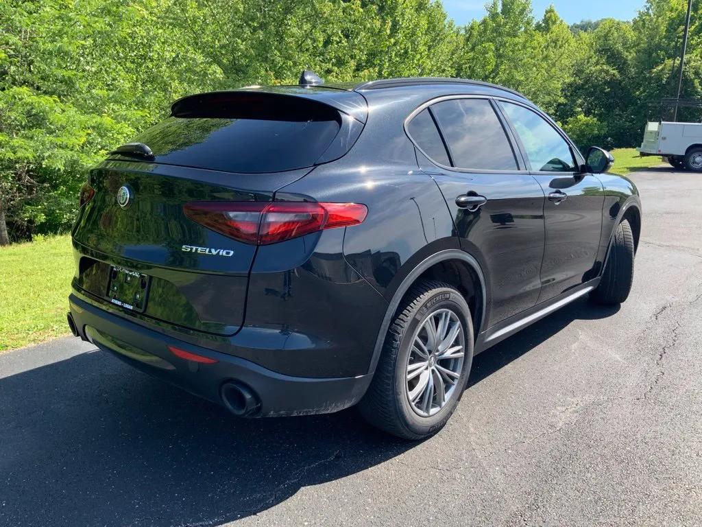 Alfa Romeo Stelvio photo 10