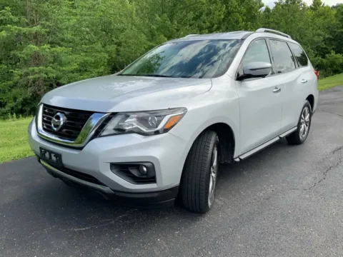 More photos of 2019 Nissan Pathfinder SL at Don Wood Ford Lincoln, OH