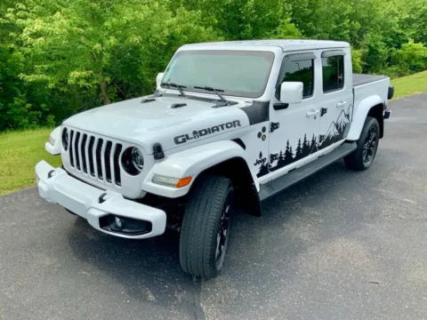More photos of 2023 Jeep Gladiator Overland at Don Wood Ford Lincoln, OH