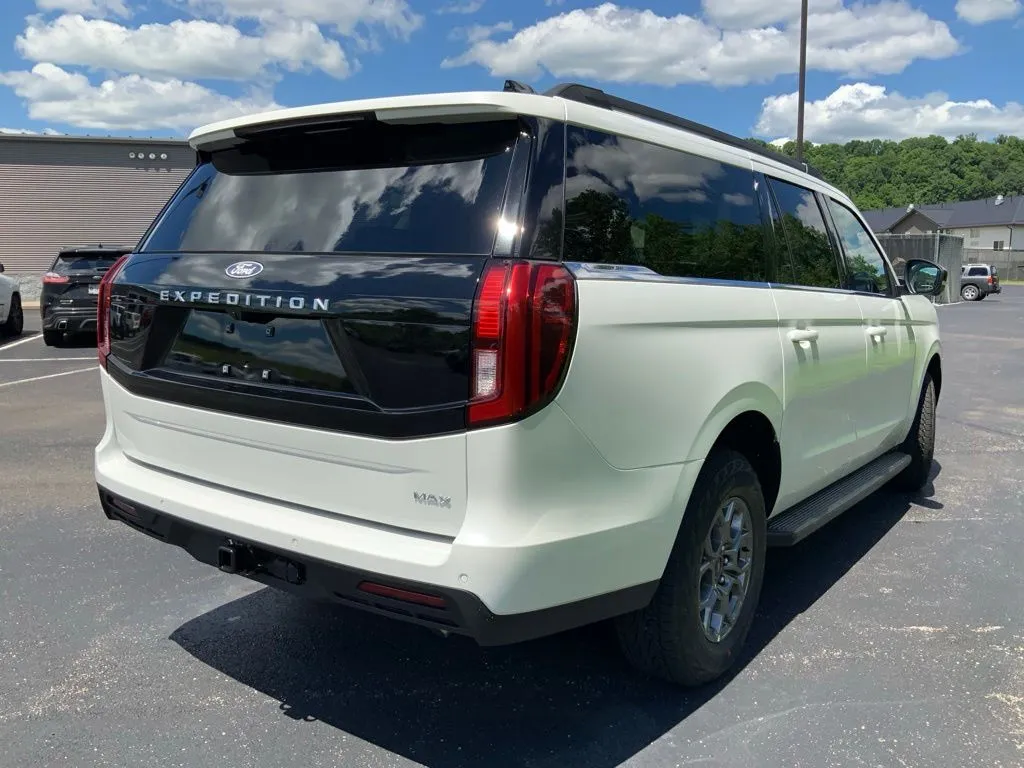 Ford Expedition MAX photo 11