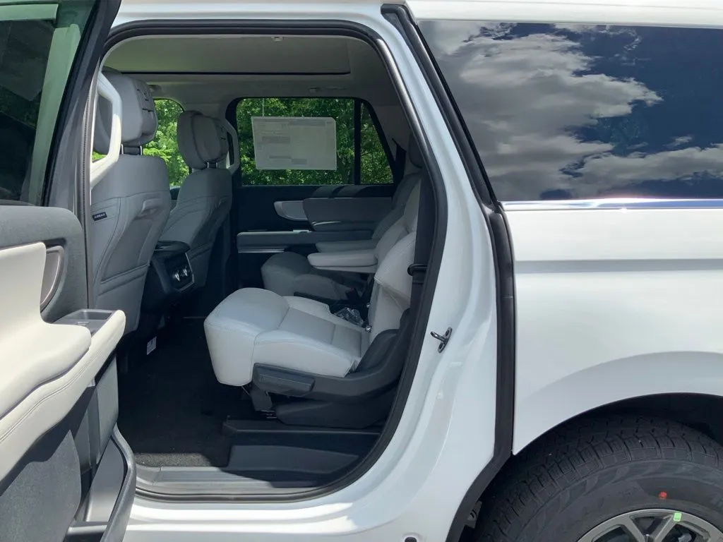 Ford Expedition MAX photo 22