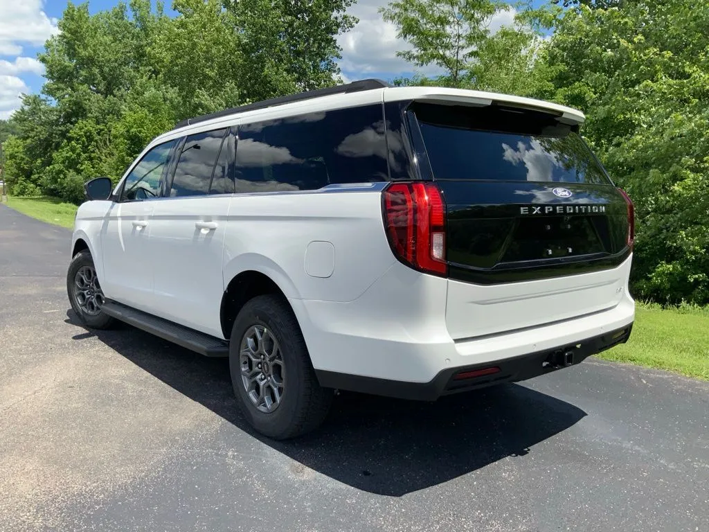 Ford Expedition MAX photo 7