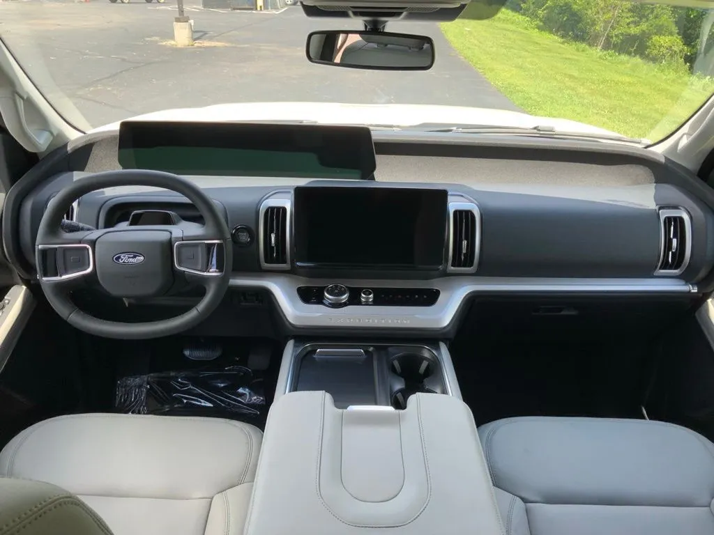 Ford Expedition MAX photo 14