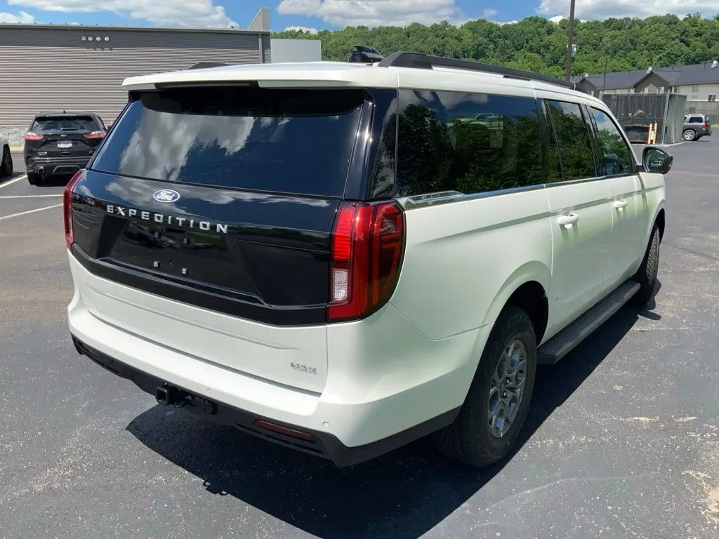 Ford Expedition MAX photo 12