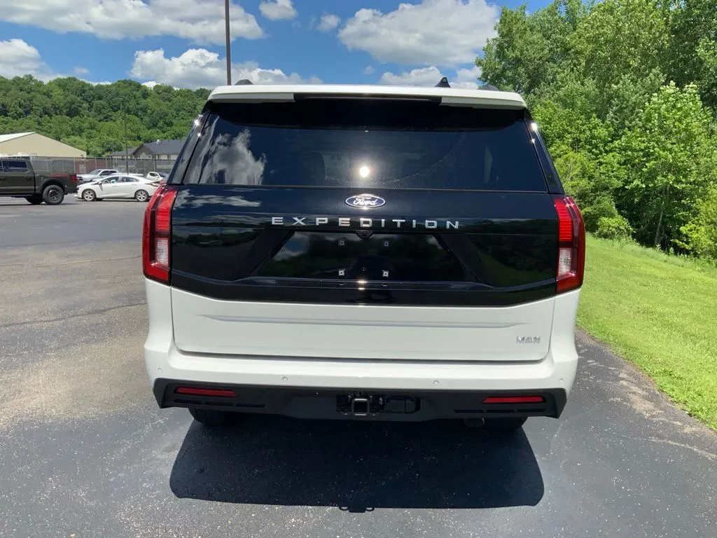 Ford Expedition MAX photo 9