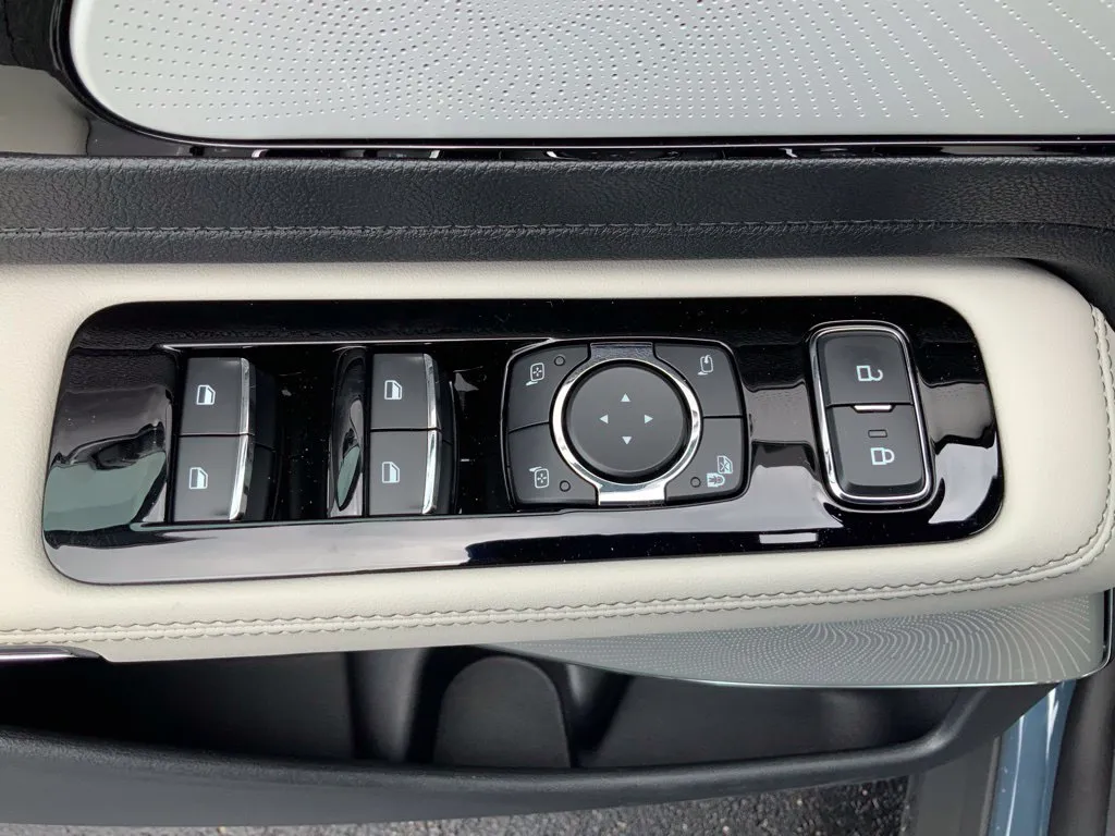 Lincoln Aviator photo 16