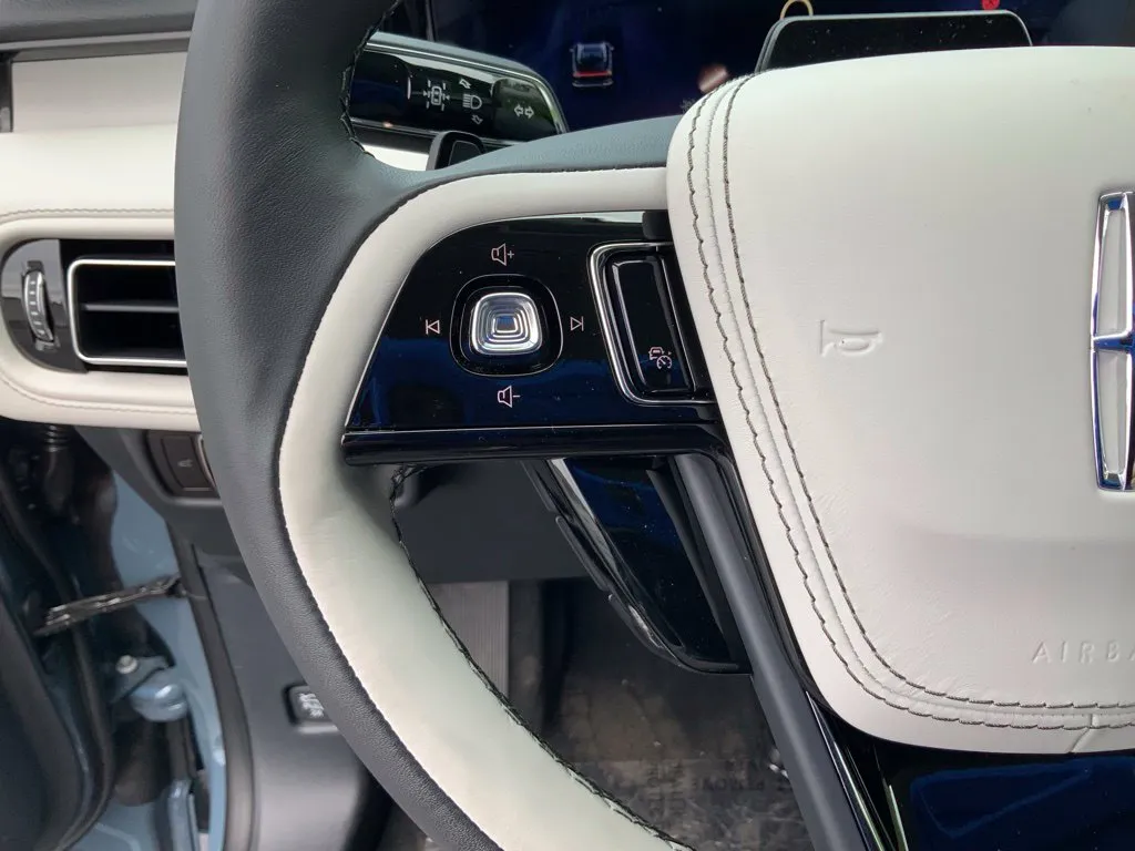 Lincoln Aviator photo 19