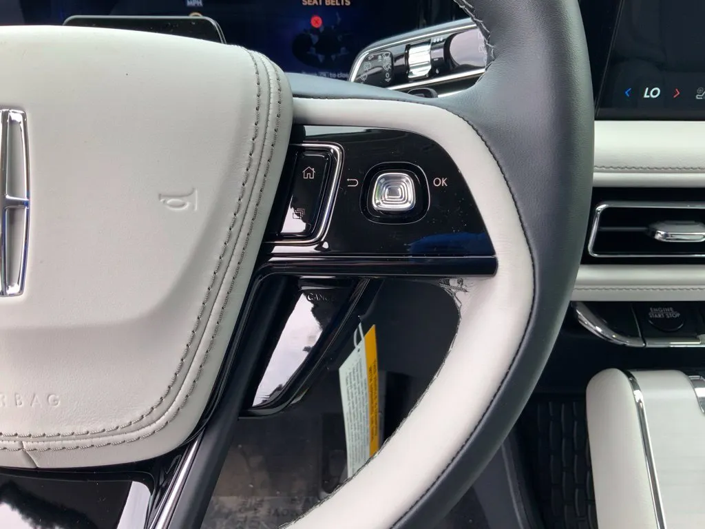 Lincoln Aviator photo 20