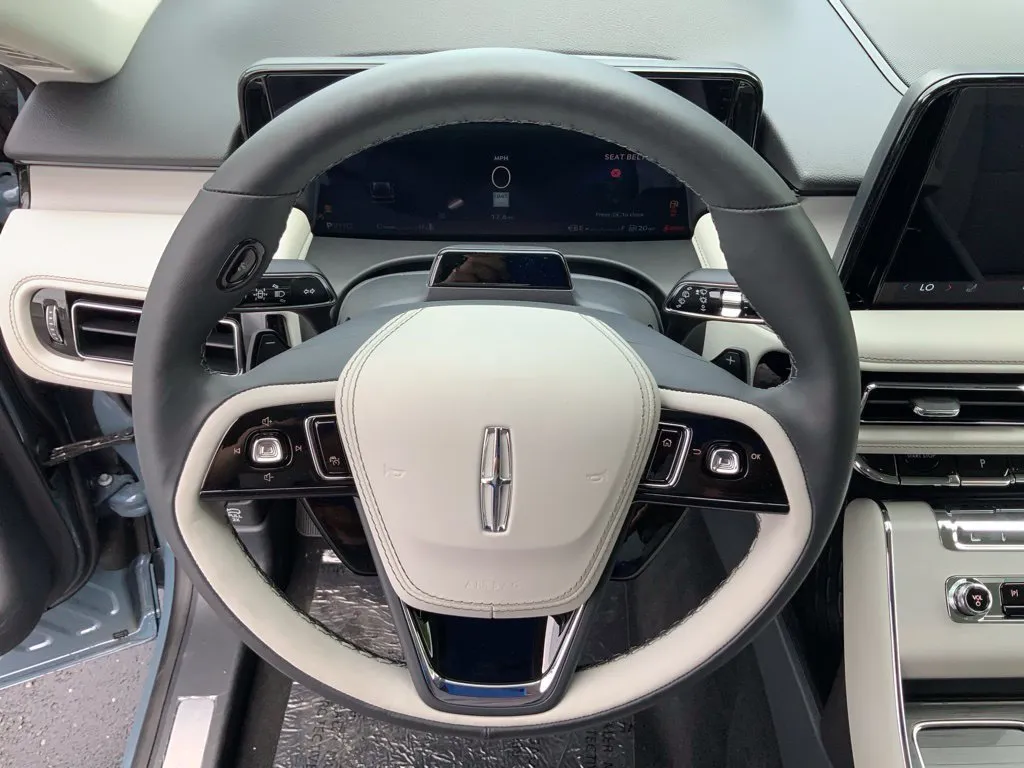 Lincoln Aviator photo 18