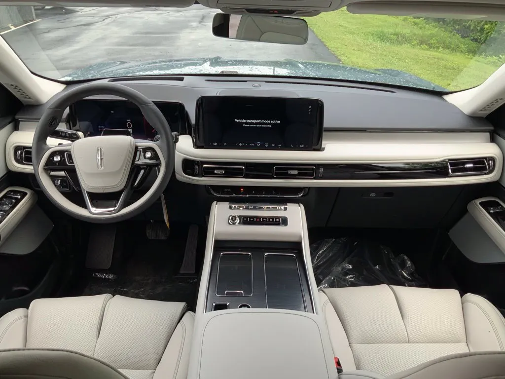 Lincoln Aviator photo 14
