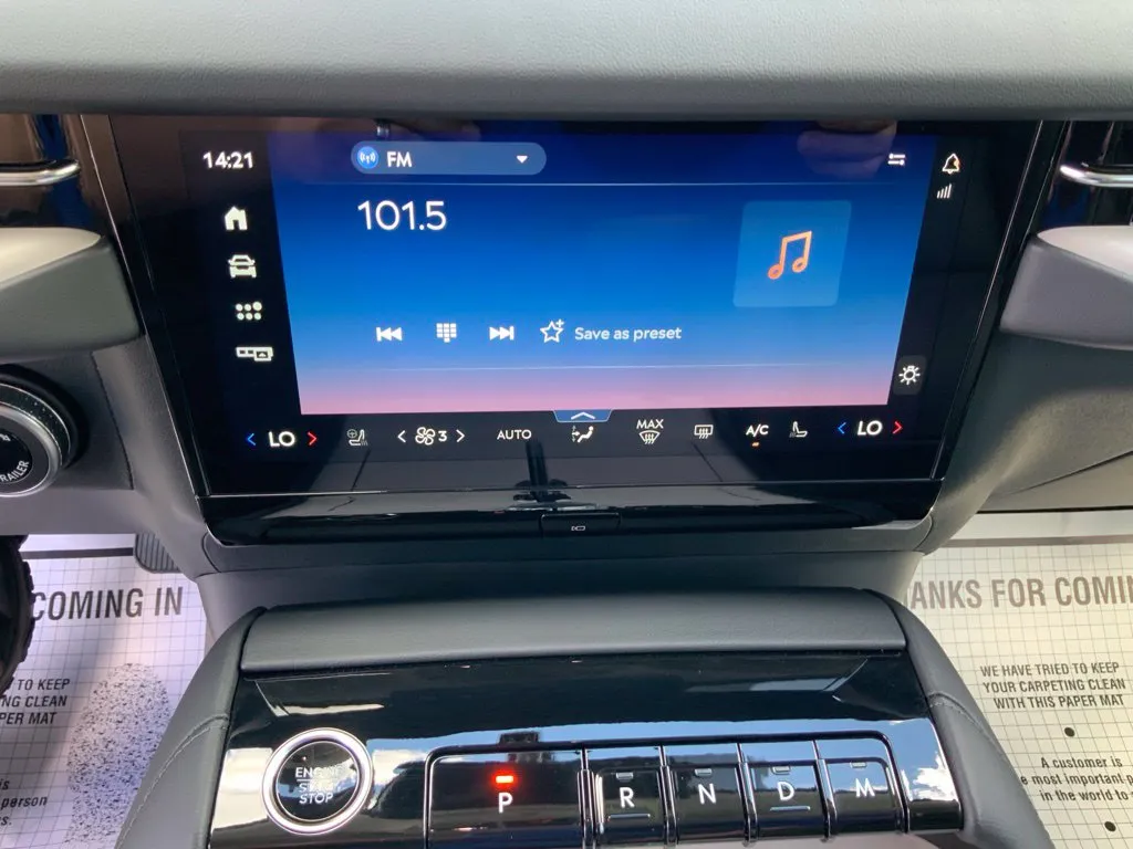 Lincoln Navigator L photo 19