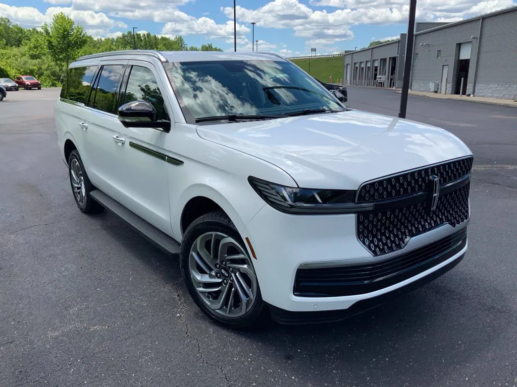 Lincoln Navigator L photo 3