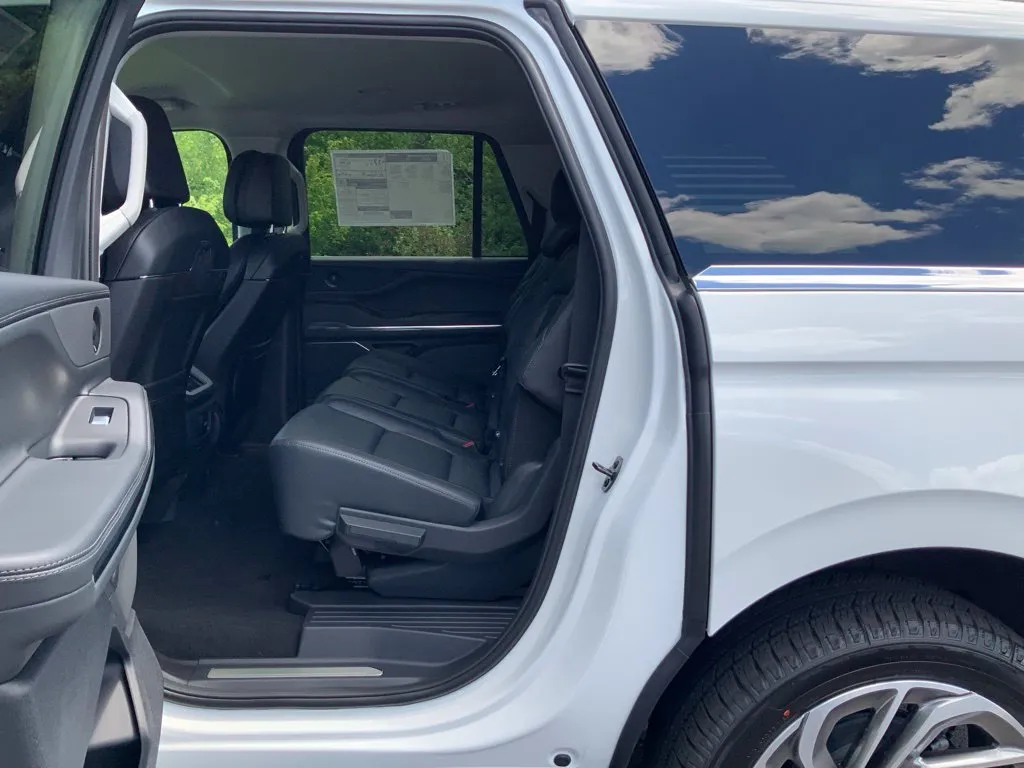 Lincoln Navigator L photo 23