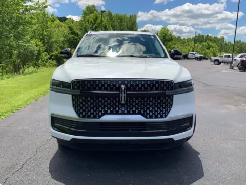 More photos of 2027 Lincoln Navigator L Premiere at Don Wood Ford Lincoln, OH