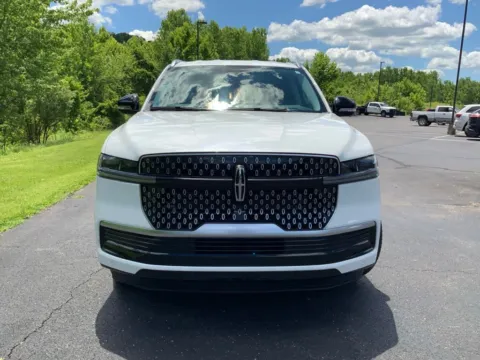 More photos of 2027 Lincoln Navigator L Premiere at Don Wood Ford Lincoln, OH