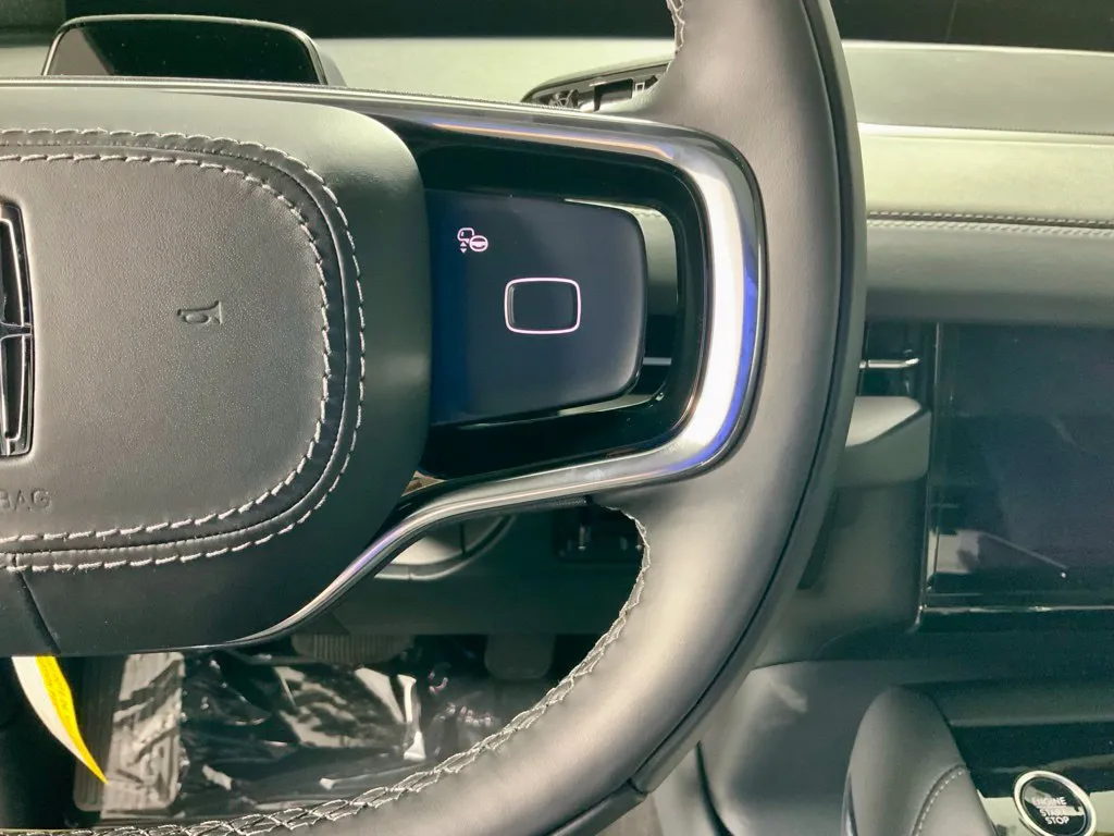 Lincoln Navigator L photo 26