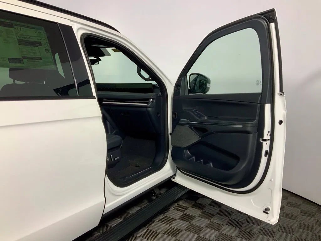 Lincoln Navigator L photo 33