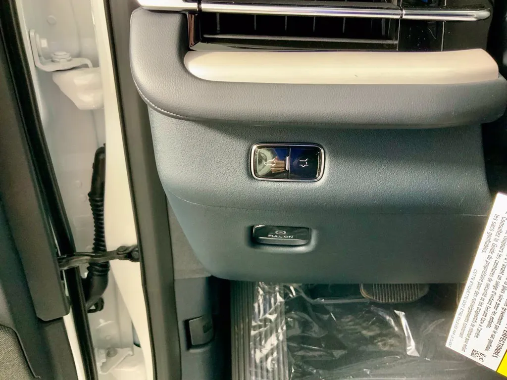 Lincoln Navigator L photo 23