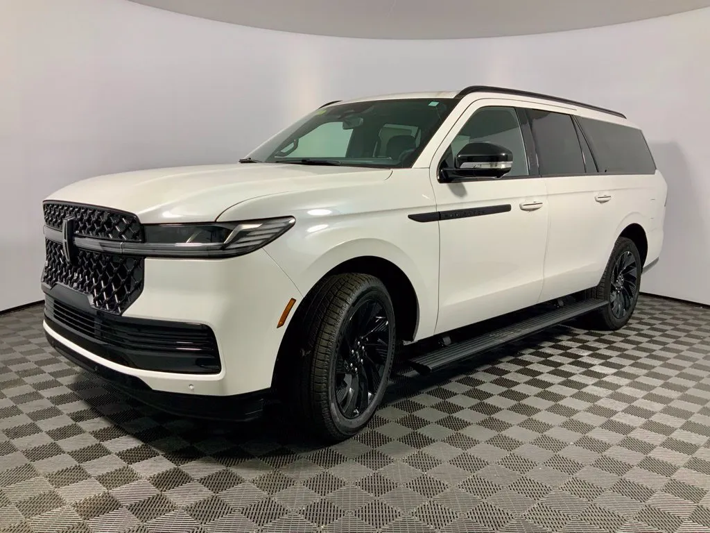 Lincoln Navigator L photo 11
