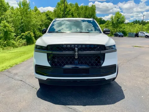 More photos of 2027 Lincoln Navigator L Reserve at Don Wood Ford Lincoln, OH