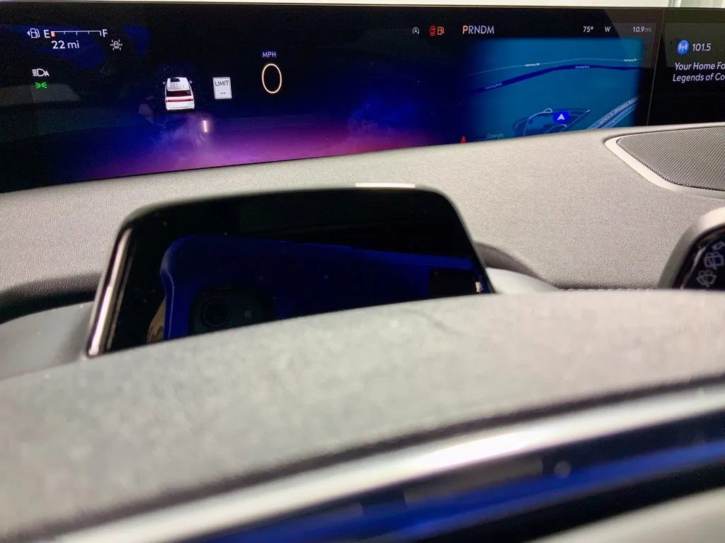 Lincoln Navigator L photo 27