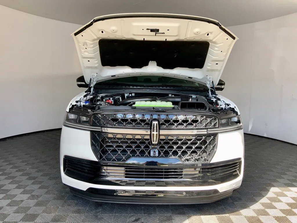 Lincoln Navigator L photo 8