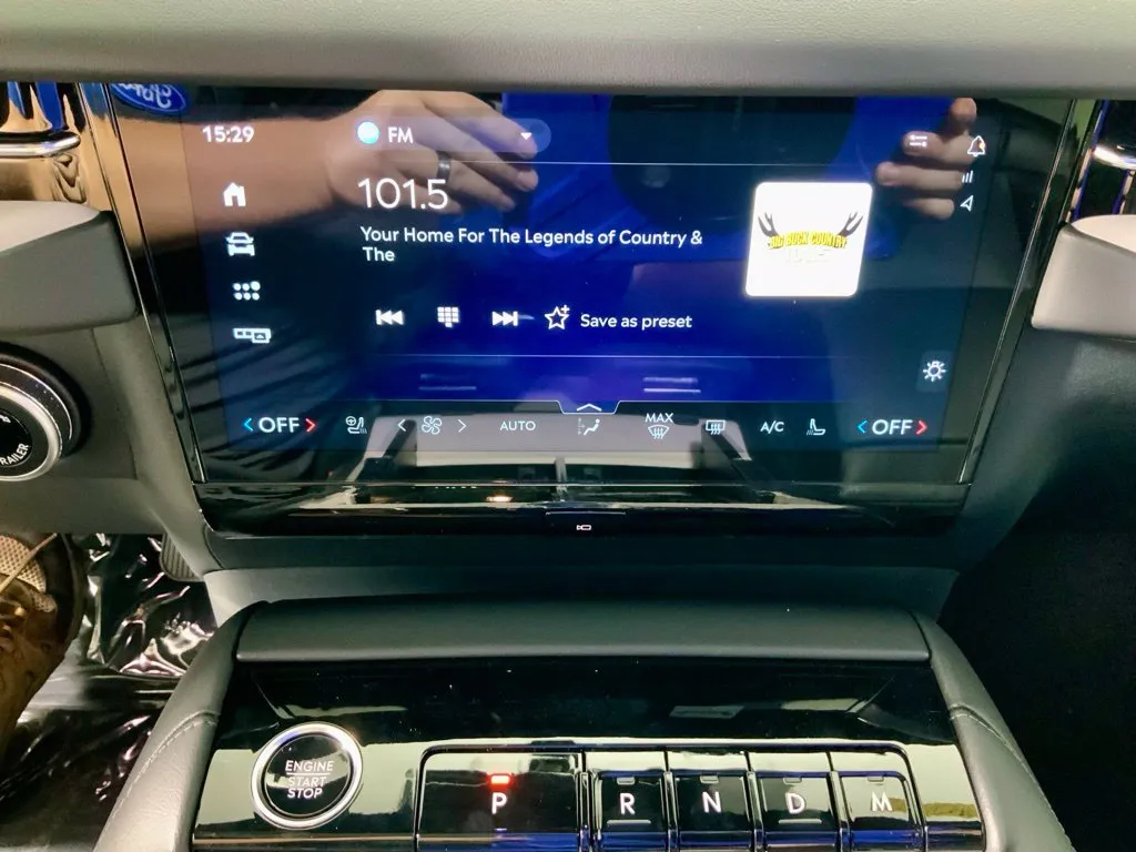 Lincoln Navigator L photo 28