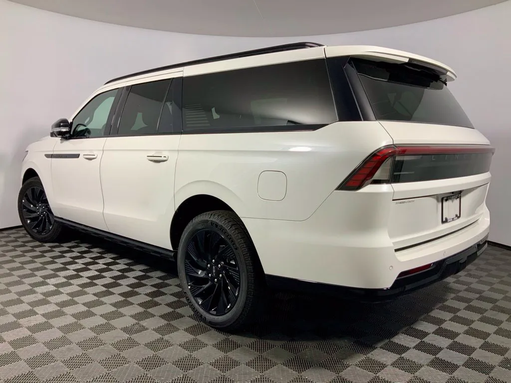 Lincoln Navigator L photo 13