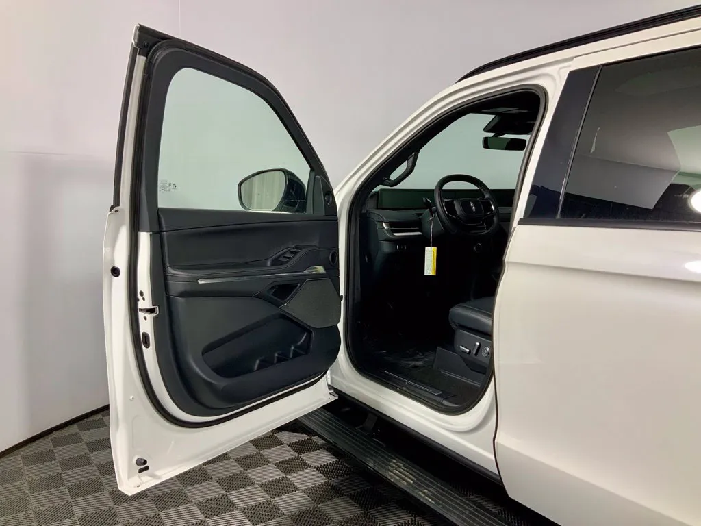 Lincoln Navigator L photo 19
