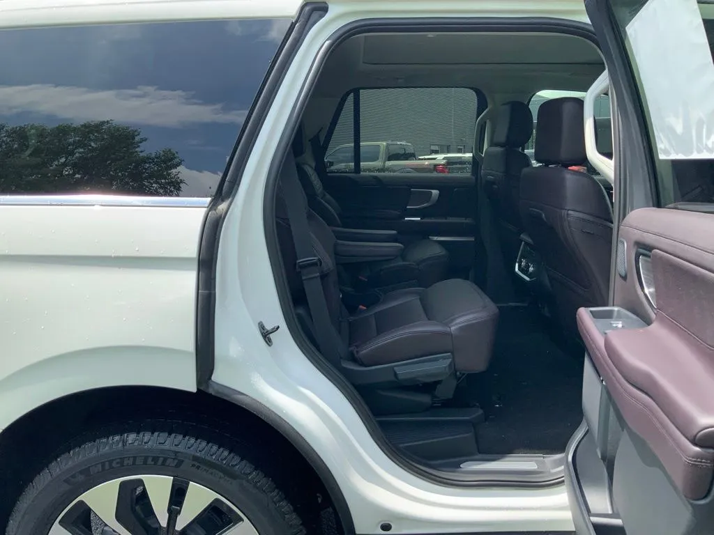 Ford Expedition photo 25